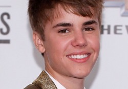 Justin-Bieber-usmiech